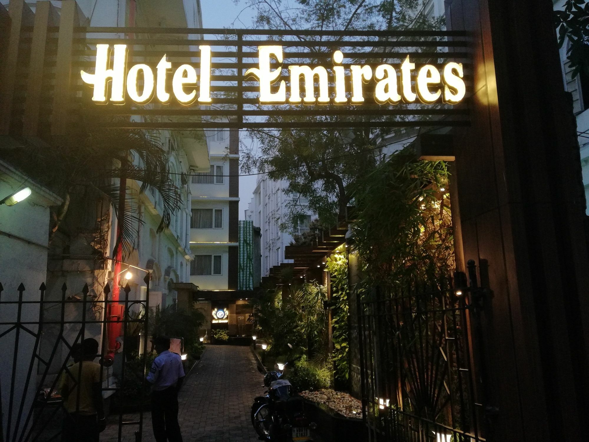 Hotel Emirates Calcuta Exterior foto